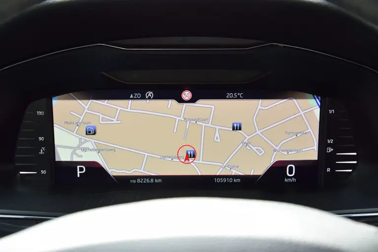 Skoda Superb Combi 1.5 TSI ACT 150PK Business Edition DSG Automaat | Org. NL | BOVAG Garantie | Trekhaak | Virtual dashboard | Apple Carplay/Android Auto | Elektrische bestuurdersstoel met geheugen | Verwarmde voorruit / Voorstoelen | afbeelding 18