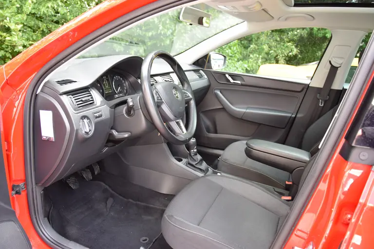 Skoda Rapid Spaceback 1.2 TSI Greentech Ambition Businessline Pro | Org. NL | Trekhaak | APK 6-2026 | Panoramadak | 17'' Velgen | Cruise Control | Airco | DAB+ Radio | afbeelding 9