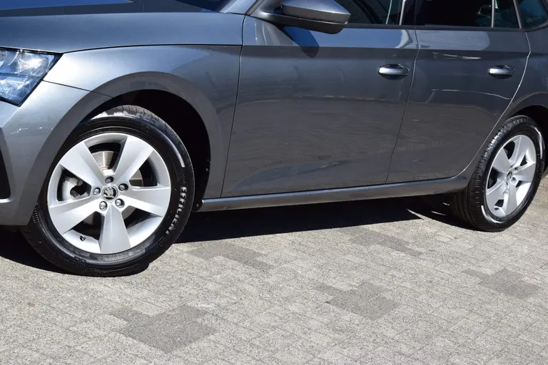 Skoda Scala 1.0 TSI 110PK Ambition | Fabrieksgarantie | Org. NL | Virtual Cockpit | PDC Achter | Navigatie | Full LED | Apple Carplay/Android Auto | Cruise Control | Verkeersbordherkenning | afbeelding 17