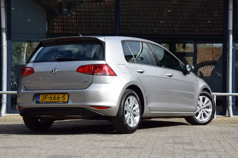 Volkswagen Golf 1.0 TSI Business Edition Connected DSG Automaat | Org. NL | BOVAG Garantie | Achteruitrijcamera | Navigatie | Cruise&Climate Control | All Season Banden | 16'' Velgen | afbeelding 2
