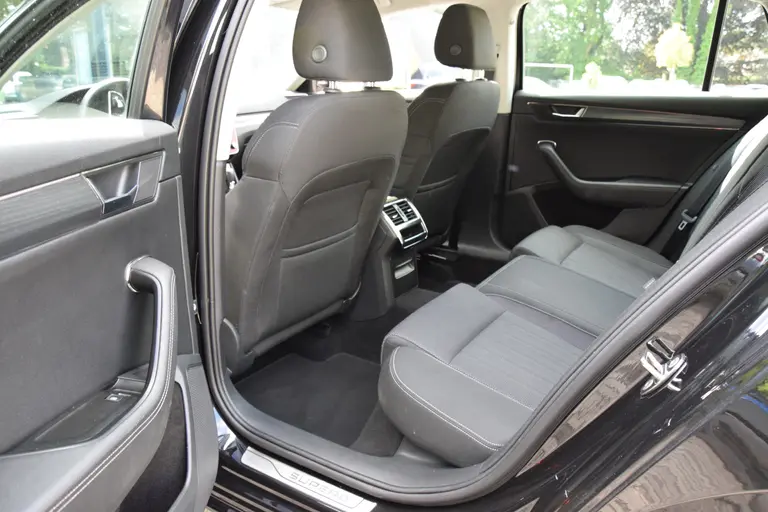 Skoda Superb Combi 1.5 TSI ACT Business Edition Plus | NL-Auto | BOVAG Garantie | Trekhaak | Virtual dashboard | Apple Carplay/Android Auto | Elektrische Bestuurdersstoel | Stoelverwarming | afbeelding 7