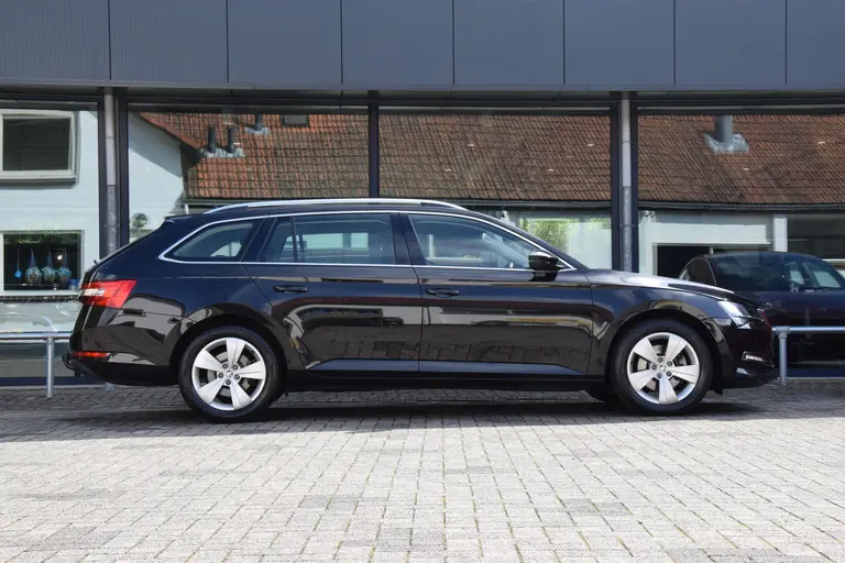 Skoda Superb Combi 1.5 TSI ACT Business Edition Plus | NL-Auto | BOVAG Garantie | Trekhaak | Virtual dashboard | Apple Carplay/Android Auto | Elektrische Bestuurdersstoel | Stoelverwarming | afbeelding 5