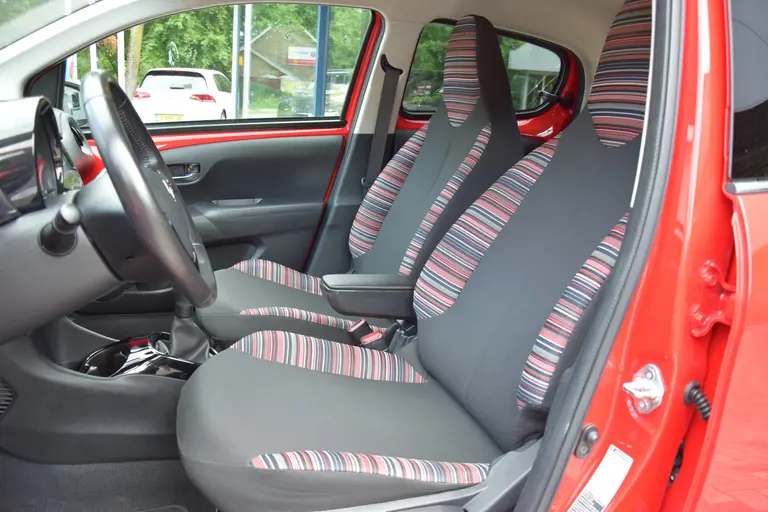 Citroën C1 1.0 VTi Shine | Org. NL | BOVAG Garantie | Achteruitrijcamera | Bluetooth | 15'' Velgen + All Season Banden | Climate Control | Multifunctioneel Stuur | Keurige Auto! | afbeelding 9