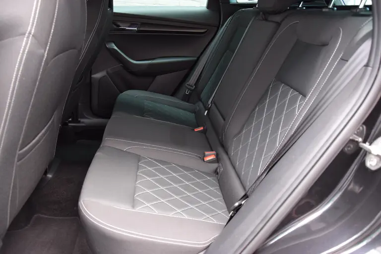 Skoda Karoq 1.5 TSI 150PK ACT Sportline Business | BOVAG Garantie | Org. NL | Trekhaak | Vitrual Cockpit | Achteruitrijcamera | Stoel&Stuurverwarming | 19'' Velgen | Full LED | afbeelding 8