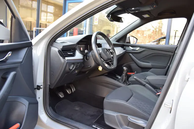 Skoda Kamiq 1.0 TSI 111PK Sport Business | Org. NL | BOVAG Garantie | Trekhaak | Virtual Cocpit | Sportstoelen | Cruise&Climate Control | PDC Achter | Apple Carplay/ Android Auto | afbeelding 9