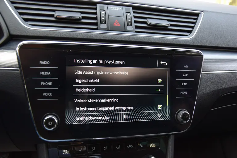 Skoda Superb Combi 1.5 TSI ACT 150PK Business Edition DSG Automaat | Org. NL | BOVAG Garantie | Apple Carplay/Android Auto | Elektrische Bestuurdersstoel | Verwarmde voorruit / Stoelen | afbeelding 26
