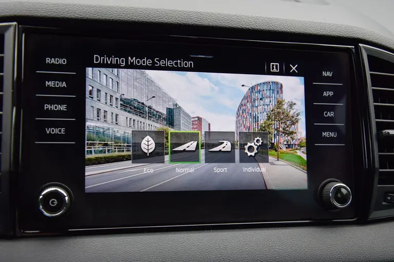 Skoda Karoq 1.5 TSI 150PK ACT Sportline Business DSG Automaat | Org. NL | BOVAG Garantie | 19'' Velgen | Virtual Cockpit | Achteruitrijcamera | Stoel/Stuur&Voorruitverwarming | afbeelding 27