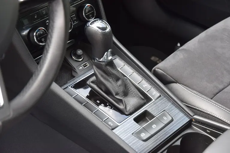 Skoda Superb Combi 1.5 TSI ACT 150PK Business Edition DSG Automaat | Org. NL | BOVAG Garantie | Trekhaak | Virtual dashboard | Apple Carplay/Android Auto | Elektrische bestuurdersstoel met geheugen | Verwarmde voorruit / Voorstoelen | afbeelding 22