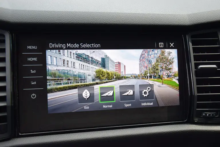 Skoda Kodiaq 1.5 TSI 150PK Sportline Business DSG Automaat | Org. NL | BOVAG Garantie | Trekhaak |  Virtual Cockpit | Stoelverwarming | Camera | 20'' Velgen | Adaptive Cruise Control | Elektrische Kofferklep | afbeelding 26