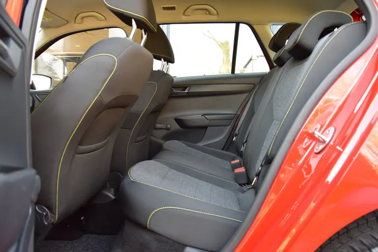 Skoda Fabia Combi 1.0 TSI 96PK Business Edition | Org. NL | BOVAG Garantie | Trekhaak | 16'' Velgen | Alle Season Banden | Apple Carplay/ Android Auto | PDC Achter | Cruise&Climate Control | afbeelding 8