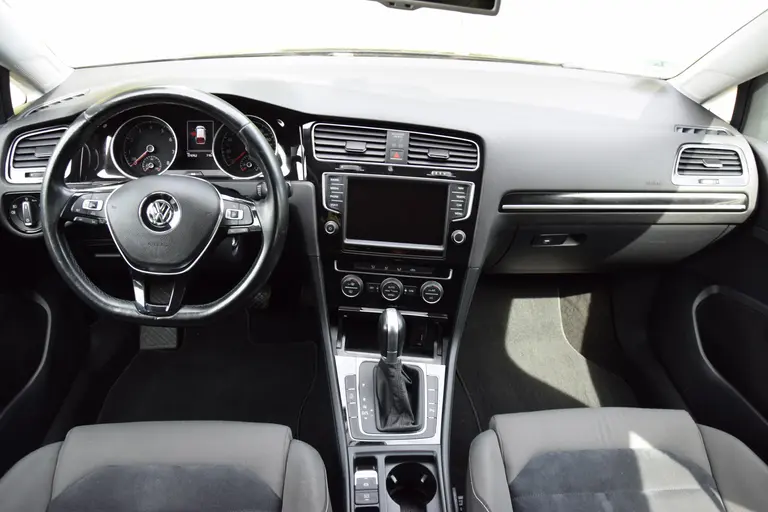 Volkswagen GOLF Variant 1.4 TSI Highline DSG Automaat | Org. NL | Trekhaak | Achteruitrijcamera | Navigatie | Alcantara Bekleding | 18'' Velgen | Cruise & Climate Control | Bluetooth | afbeelding 6