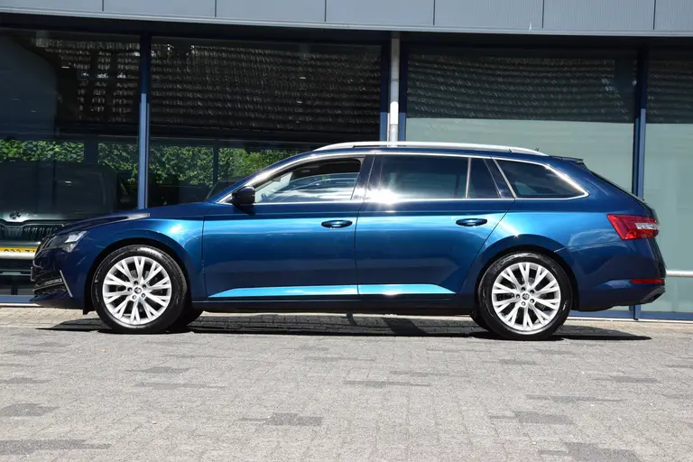 Skoda Superb Combi 1.4 TSI iV Business Edition Plus PHEV Plug-in Hybride | Org. NL | BOVAG Garantie | Trekhaak | Virtual Cockpit | Apple Carplay/Android Auto | Elektrische Voorstoelen met geheugen | Verwarmde Voorruit + Stoelen | afbeelding 4