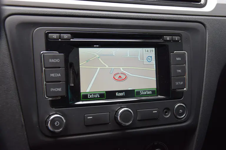Skoda Rapid Spaceback 1.2 TSI 90PK Greentech Style Edition | Org. NL | BOVAG Garantie | Trekhaak | Navigatie | Stoelverwarming | 16'' Velgen | PDC Achter | Bluetooth | Multifunctioneel Stuurwiel | afbeelding 19
