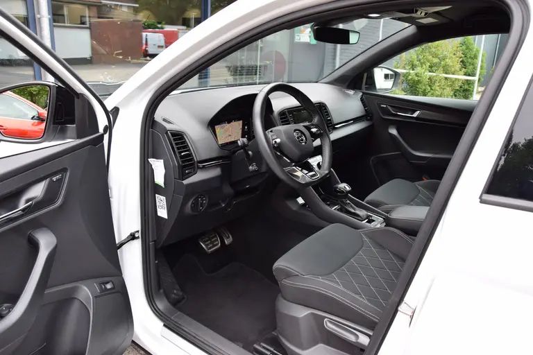 Skoda Karoq 1.5 TSI 150PK ACT Sportline Business DSG Automaat | Org. NL | BOVAG Garantie | 19'' Velgen | Virtual Cockpit | Achteruitrijcamera | Stoel/Stuur&Voorruitverwarming | afbeelding 9