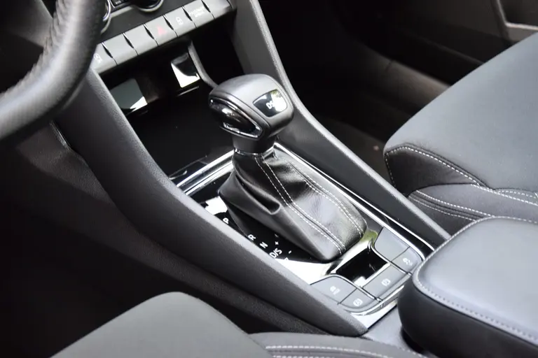 Skoda Karoq 1.5 TSI ACT Sportline Business DSG Automaat | incl. BOVAG Garantie | NL-Auto | Navigatie | Virtual Cockpit | Achteruitrijcamera | 18'' Velgen | Full LED | Carplay | DAB | Keyless Entry&GO | afbeelding 19