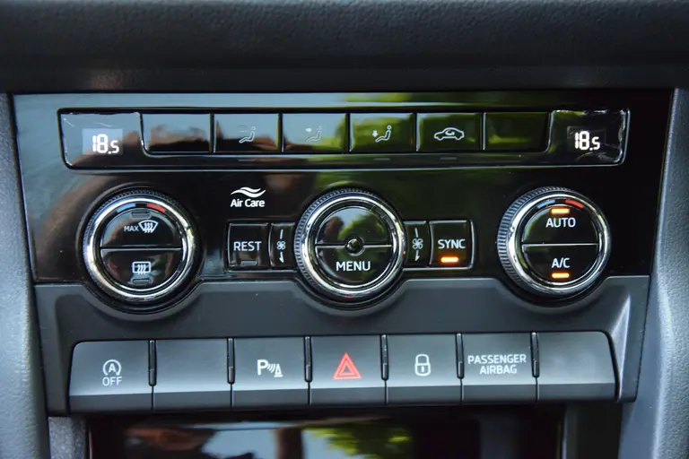 Skoda Kodiaq 1.5 TSI 150PK Sportline Business DSG Automaat | Org. NL | BOVAG Garantie | Trekhaak | Panoramadak | Virtual Cockpit | 19'' Velgen | Camera | Full LED | Elektrische Kofferklep | afbeelding 22
