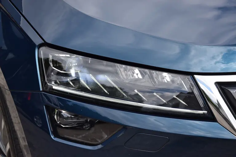 Skoda Karoq 1.5 TSI 150PK ACT Business Edition DSG Automaat | Org. NL | BOVAG Garantie | Trekhaak | Adaptive Cruise Control | Full LED | 18'' Velgen All Season Banden | Stoel/Stuur/Voorruitverwarming | afbeelding 31
