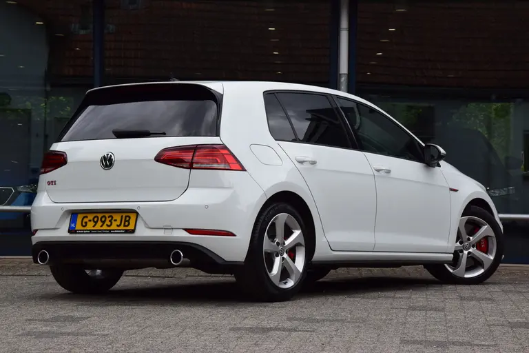 Volkswagen Golf 2.0 TSI 245PK GTI Performance DSG Automaat | Org. NL | BOVAG Garantie | Virtual Cockpit | Full LED | Adaptive Cruise Control | Flippers | PDC Voor&Achter | afbeelding 2