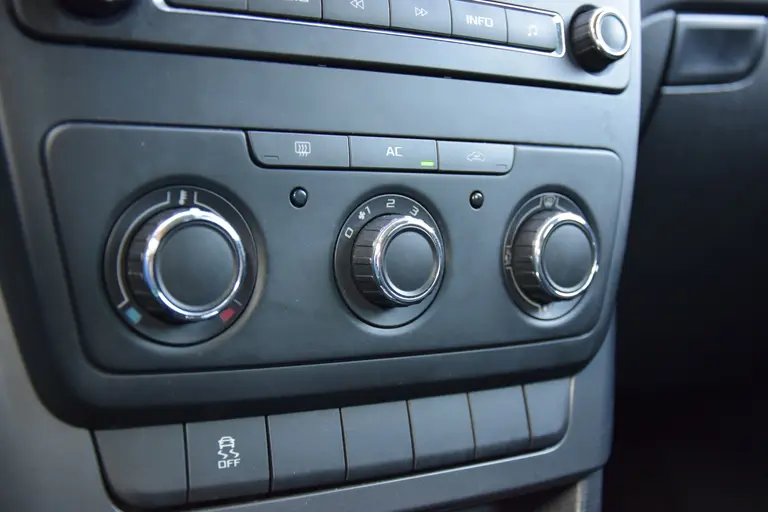 Skoda Yeti 1.2 TSI Comfort DSG Automaat | Org. NL | BOVAG Garantie | Trekhaak | Cruise Control | Airconditioning | 16'' Velgen | Parkeersensoren Achter | afbeelding 19