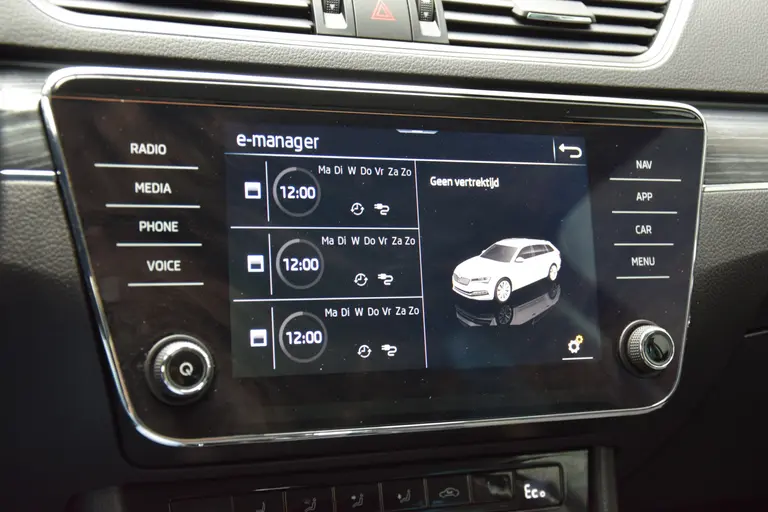 Skoda Superb Combi 1.4 TSI iV Business Edition Plus PHEV Plug-in Hybride | Org. NL | BOVAG Garantie | Trekhaak | Virtual Cockpit | Apple Carplay/Android Auto | Elektrische Voorstoelen met geheugen | Verwarmde Voorruit + Stoelen | afbeelding 28