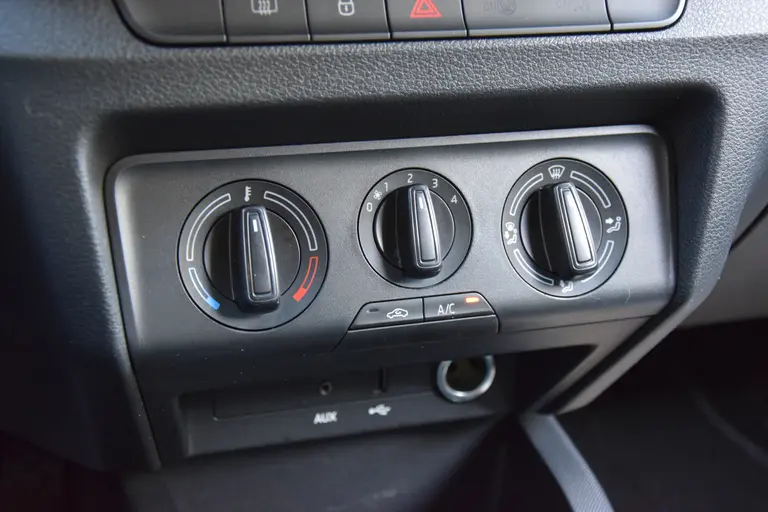 Skoda Fabia Combi 1.0 TSI Ambition 96PK | BOVAG Garantie | 15'' Velgen | Speed Limiter | Parkeersensoren Achter | Airconditioning | Apple Carplay/ Android Auto | afbeelding 20