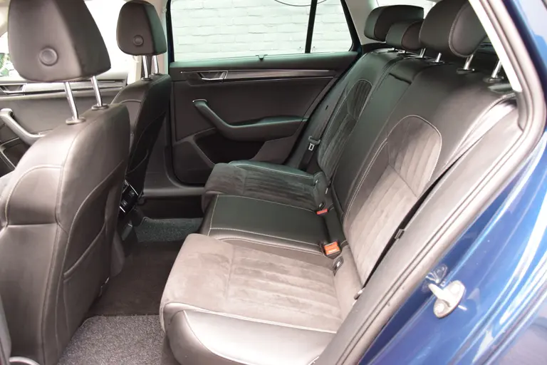 Skoda Superb Combi 1.4 TSI iV Business Edition Plus PHEV Plug-in Hybride | Org. NL | BOVAG Garantie | Trekhaak | Virtual Cockpit | Apple Carplay/Android Auto | Elektrische Voorstoelen met geheugen | Verwarmde Voorruit + Stoelen | afbeelding 8