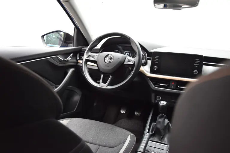 Skoda Scala 1.0 TSI 116PK First Edition | Org. NL | BOVAG Garantie | Trekhaak | Apple Carplay/Android Auto | Automatische Airco | Stoelverwarming | DAB | 18'' Velgen | PDC Achter | afbeelding 6