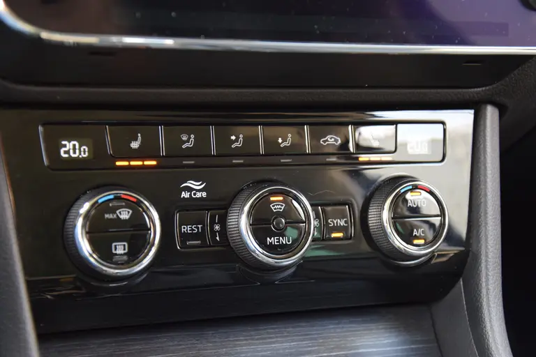 Skoda Superb Combi 1.5 TSI ACT 150PK Business Edition DSG Automaat | Org. NL | BOVAG Garantie | Apple Carplay/Android Auto | Elektrische Bestuurdersstoel | Verwarmde voorruit / Stoelen | afbeelding 27