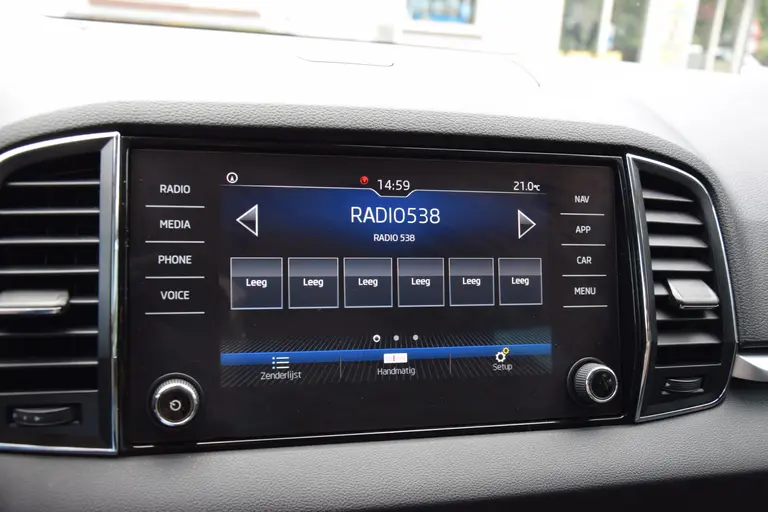 Skoda Karoq 1.5 TSI 150PK ACT Business Edition DSG Automaat | Org. NL | BOVAG Garantie | Trekhaak | Adaptive Cruise Control | Full LED | 18'' Velgen All Season Banden | Stoel/Stuur/Voorruitverwarming | afbeelding 22