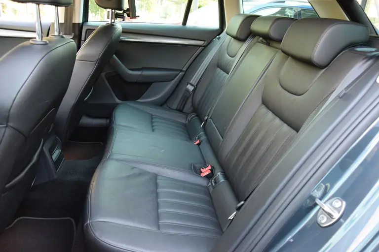 Skoda Octavia Combi 1.0 TSI Greentech Style Business DSG Automaat | Org. NL | BOVAG Garantie | Achteruitrijcamera | Stoelverwarming |  Lederen Bekleding | Full LED | Apple Carplay/Android Auto | afbeelding 8