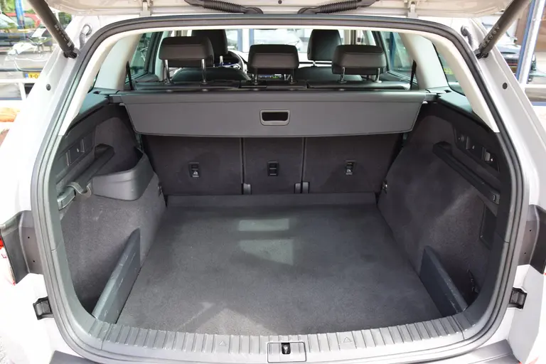 Skoda Kodiaq 1.5 TSI 150PK Business Edition Plus DSG Automaat | Org. NL | BOVAG Garantie | Trekhaak | Achteruitrijcamera | Adaptieve cruise control | Stoelverwarming | PDC Voor+Achter | afbeelding 35