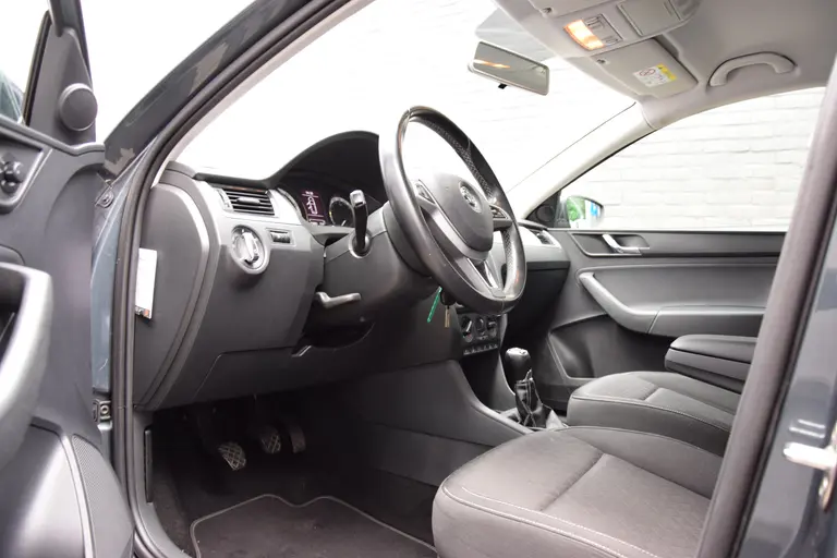 Skoda Rapid Spaceback 1.2 TSI 90PK Greentech Style Edition | Org. NL | BOVAG Garantie | Trekhaak | Navigatie | Stoelverwarming | 16'' Velgen | PDC Achter | Bluetooth | Multifunctioneel Stuurwiel | afbeelding 9