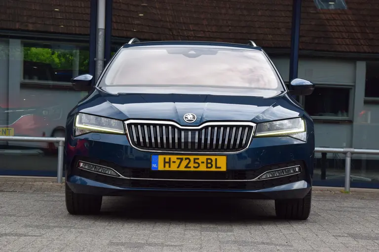 Skoda Superb Combi 1.5 TSI ACT 150PK Business Edition DSG Automaat | Org. NL | BOVAG Garantie | Trekhaak | Virtual dashboard | Apple Carplay/Android Auto | Elektrische bestuurdersstoel met geheugen | Verwarmde voorruit / Voorstoelen | afbeelding 13