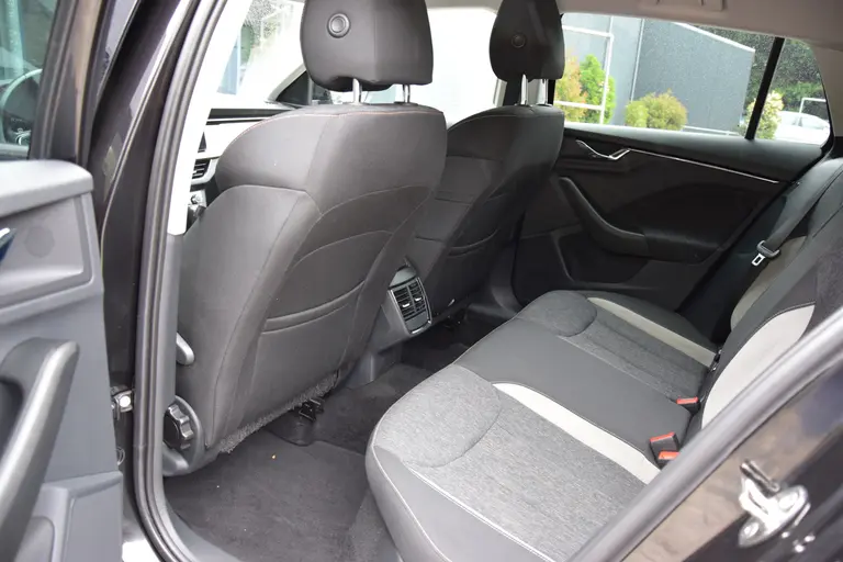 Skoda Scala 1.0 TSI Business Edition DSG Automaat | Org. NL | BOVAG Garantie | Virtual Cockpit | Stoelverwarming | 17'' Velgen Met All Season Banden | Cruise&Climate Control | Apple Carplay/Android Auto | afbeelding 7