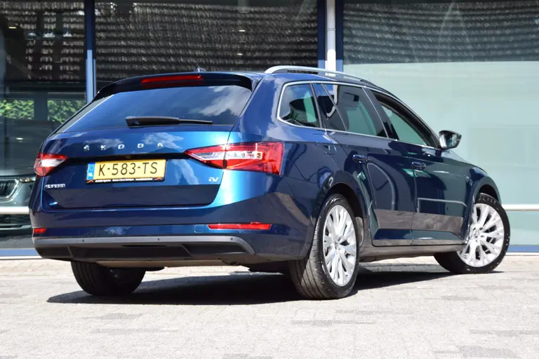 Skoda Superb Combi 1.4 TSI iV Business Edition Plus PHEV Plug-in Hybride | Org. NL | BOVAG Garantie | Trekhaak | Virtual Cockpit | Apple Carplay/Android Auto | Elektrische Voorstoelen met geheugen | Verwarmde Voorruit + Stoelen | afbeelding 2