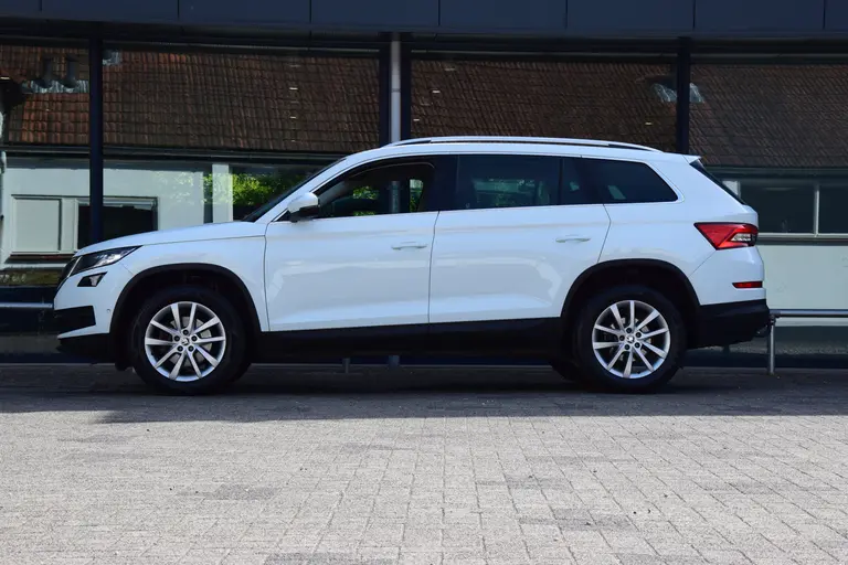 Skoda Kodiaq 1.4 TSI Style Business 7p. 7Persoons | Org. NL | BOVAG Garantie | Trekhaak | 360 Camera | Stoelverwarming | Full LED | Elektrische Koffelklep | Elektrisch Verstelbare Bestuurdersstoel | afbeelding 4