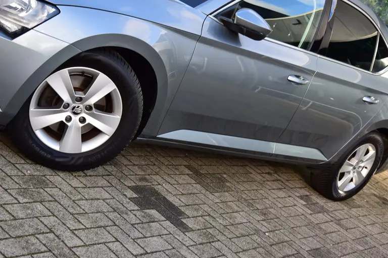 Skoda Superb 1.4 TSI Ambition Business | BOVAG Garantie | Trekhaak | Stoelverwarming | Achteruitrijcamera | All Season Banden | Cruise&Climate Control | Navigatie | Elektrisch Bedienbare Bestuurdersstoel | afbeelding 17