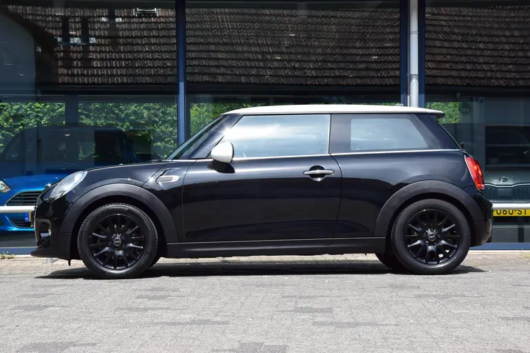 MINI Mini 1.2 One Business | Org. NL | BOVAG Garantie | Navigatie | Bluetooth Telefoonverbinding | Cruise Control | Airco | 15'' Velgen | Multifunctioneel Stuurwiel | afbeelding 4