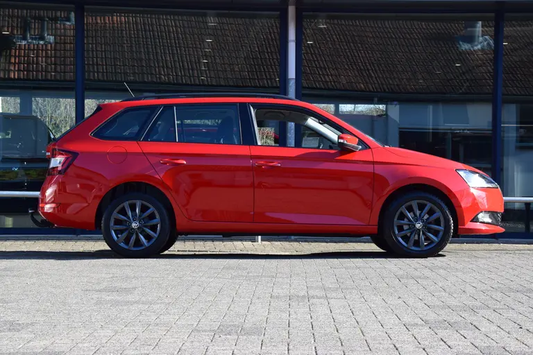 Skoda Fabia Combi 1.0 TSI 96PK Business Edition | Org. NL | BOVAG Garantie | Trekhaak | 16'' Velgen | Alle Season Banden | Apple Carplay/ Android Auto | PDC Achter | Cruise&Climate Control | afbeelding 5