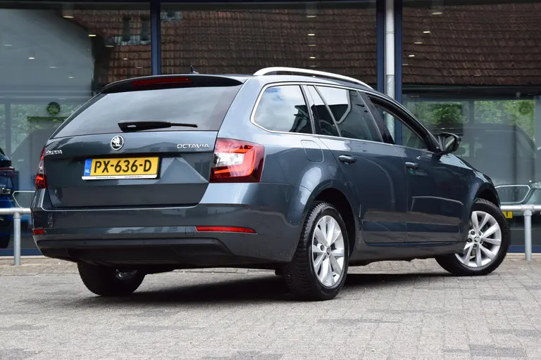 Skoda Octavia Combi 1.0 TSI Greentech Style Business | Org. NL | BOVAG Garantie | Full LED | Half Leder | PDC Voor&Achter | Stoelverwarming | Sportstuur | Cruise Control | afbeelding 2