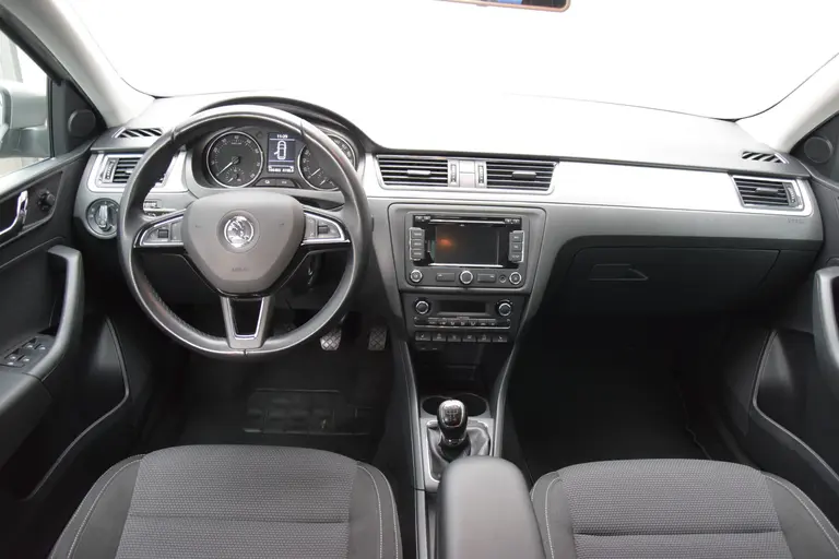 Skoda Rapid Spaceback 1.2 TSI 86PK Greentech Elegance Businessline Pro | BOVAG Garantie | NL-Auto | Navigatie | Parkeersensoren Achter | Cruise & Climate Control |17" Velgen | Bluetooth | Stoelverwarming | afbeelding 6