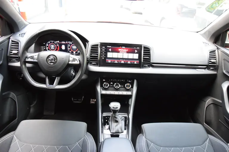 Skoda Karoq 1.5 TSI ACT Sportline Business DSG Automaat | incl. BOVAG Garantie | NL-Auto | Navigatie | Virtual Cockpit | Achteruitrijcamera | 18'' Velgen | Full LED | Carplay | DAB | Keyless Entry&GO | afbeelding 6