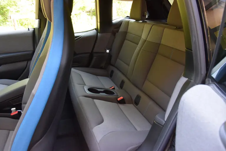 BMW i3 Executive Edition 120Ah 42 kWh | Org. NL | BOVAG Garantie | Warmtepomp | Panoramadak | Stoelverwarming | Adaptive Cruise Control | Achteruitrijcamera | Navigatie | Full LED | 20'' Velgen | afbeelding 9