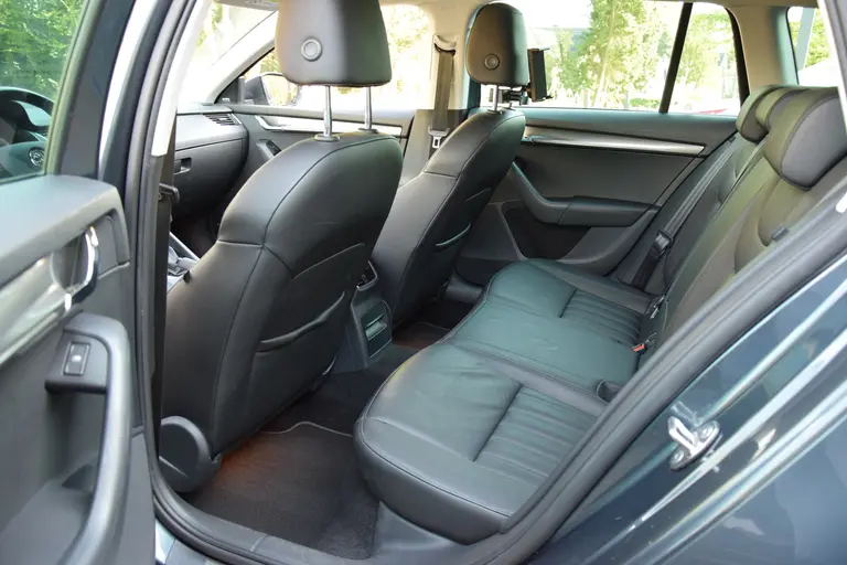Skoda Octavia Combi 1.0 TSI Greentech Style Business DSG Automaat | Org. NL | BOVAG Garantie | Achteruitrijcamera | Stoelverwarming |  Lederen Bekleding | Full LED | Apple Carplay/Android Auto | afbeelding 7