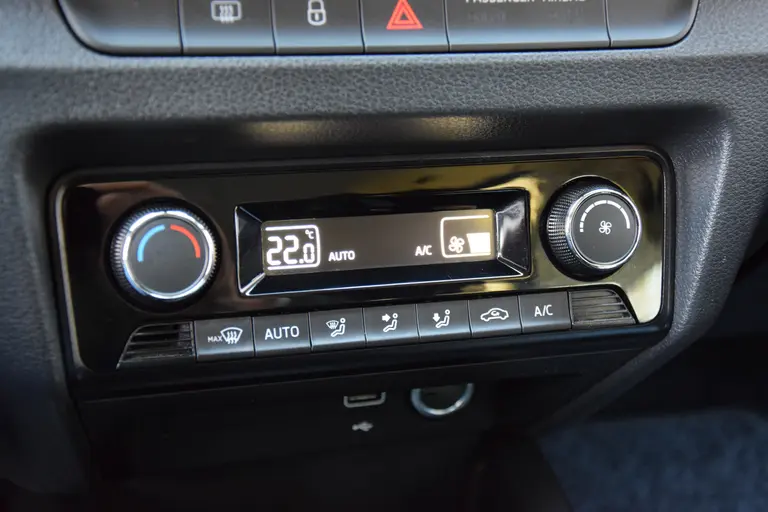 Skoda Fabia Combi 1.0 TSI 96PK Business Edition | Org. NL | BOVAG Garantie | Trekhaak | 16'' Velgen | Alle Season Banden | Apple Carplay/ Android Auto | PDC Achter | Cruise&Climate Control | afbeelding 25