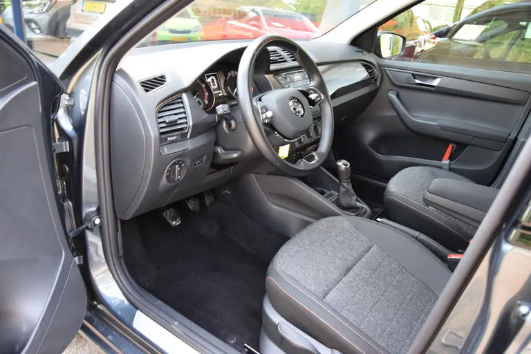 Skoda Fabia Combi 1.0 96PK TSI Business Edition | Org. NL | BOVAG Garantie | Apple Carplay/Android Auto | 16'' Velgen | PDC Achter | LED Dagrijverlichting | Cruise Control | Airconditioning | afbeelding 8