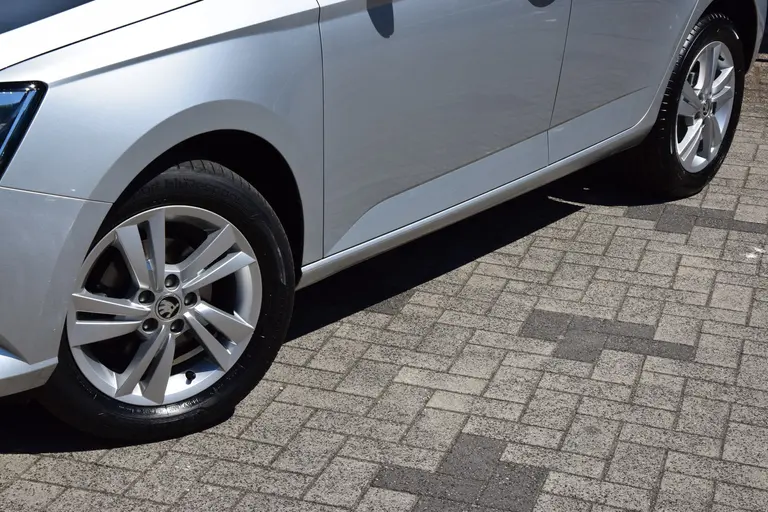 Skoda Fabia 1.0 TSI 96PK Ambition | Org. NL | BOVAG Garantie | Cruise & Climate Control | Parkeersensoren | 15'' Velgen | Apple Carplay/ Android Auto | LED Dagrijverlichting | afbeelding 16