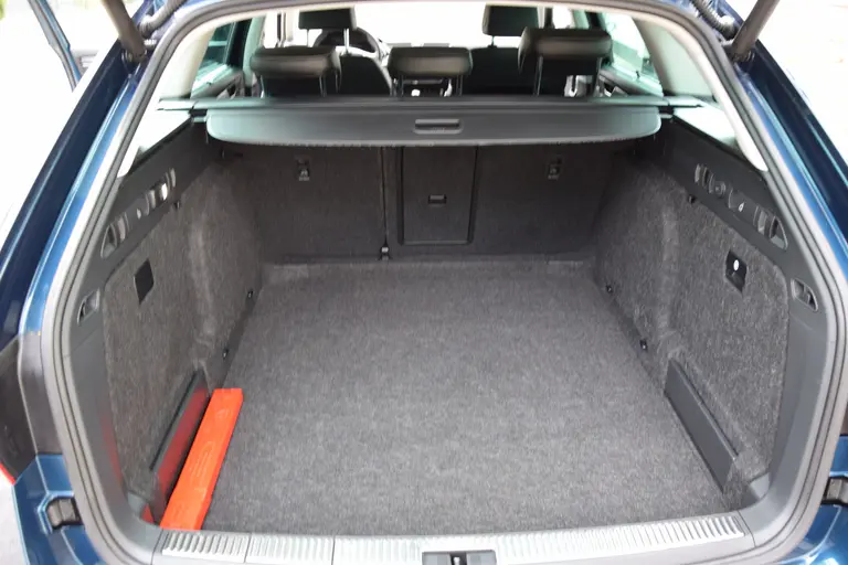 Skoda Superb Combi 1.5 TSI ACT 150PK Business Edition DSG Automaat | Org. NL | BOVAG Garantie | Trekhaak | Virtual dashboard | Apple Carplay/Android Auto | Elektrische bestuurdersstoel met geheugen | Verwarmde voorruit / Voorstoelen | afbeelding 37