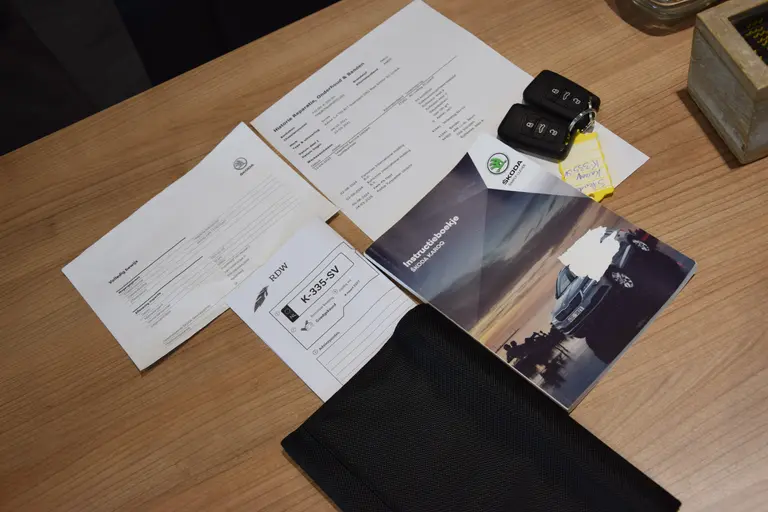 Skoda Karoq 1.5 TSI 150PK ACT Business Edition DSG Automaat | Org. NL | BOVAG Garantie | Trekhaak | Volledig Lederen Bekleding | Apple Carplay/Android Auto | PDC Voor&Achter | Cruise&Climate Control | afbeelding 16