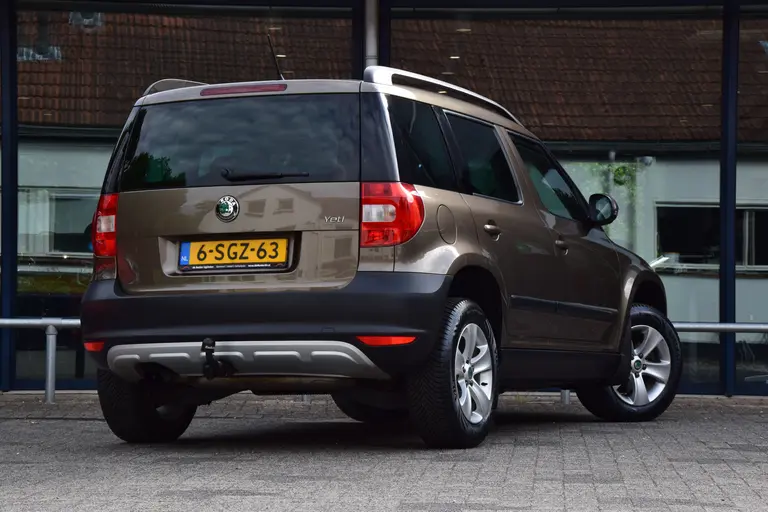 Skoda Yeti 1.2 TSI Ambition | Org. NL | Trekhaak | 16'' Velgen | All Season Banden | Cruise & Climate Control | Multifunctioneel Stuurwiel | Goed Onderhouden | afbeelding 2
